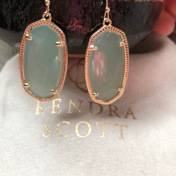 Kendra Scott Jewelry - 💚Kendra Scott Chalcedony Elle Earrings💚